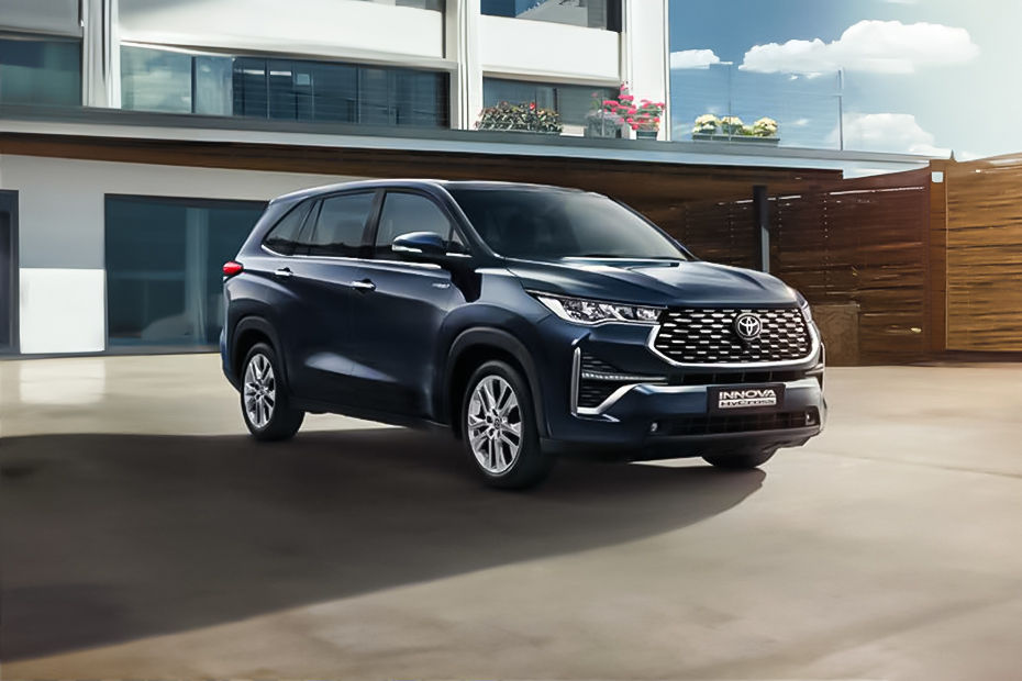 Toyota Innova Cross 2.0 HEV 2026 Vietnam