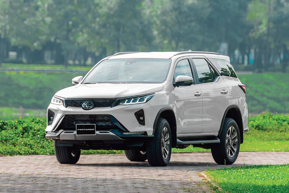 Toyota Fortuner Front Side View Toyota Fortuner Front Side View