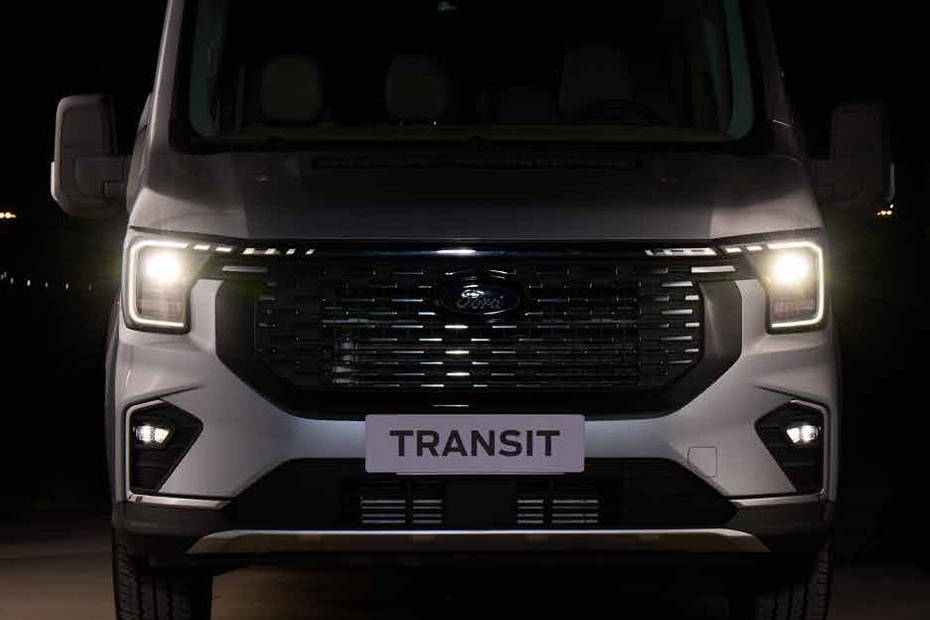 Ford Transit Premium 16 Seater 2025 Vietnam