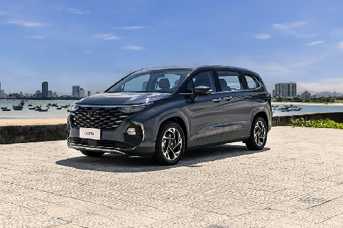 Custin Front angle low view