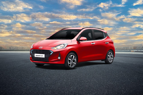 Grand i10 Hatchback Front angle low view
