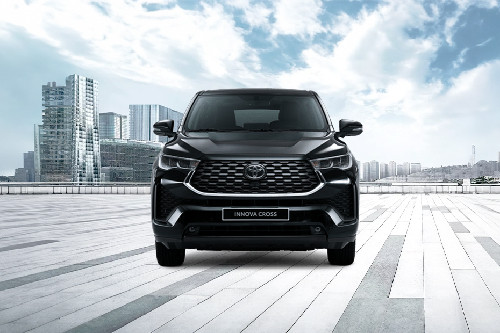 Full Front View of Innova Cross