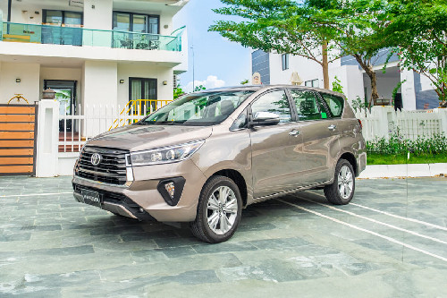 Toyota Innova Front Side View