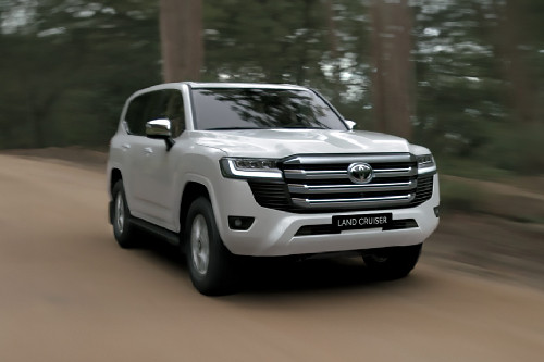 Toyota Land Cruiser Front Medium View