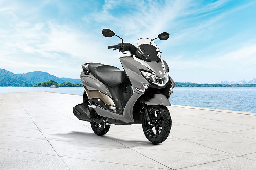 Suzuki Burgman Street 125  slant front view full image